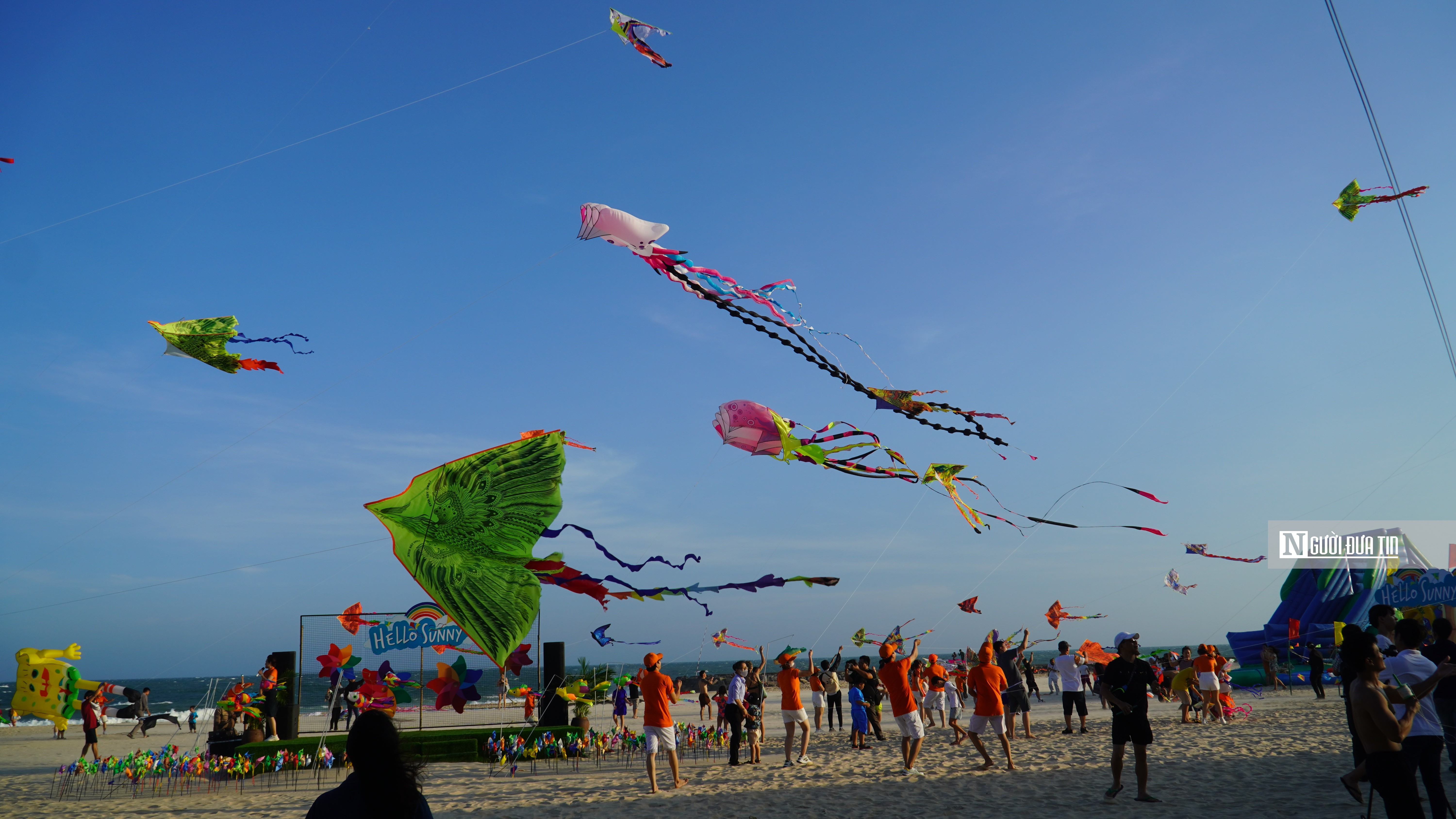 Dân sinh - Bình Thuận: Rực rỡ lễ hội thả diều trên bãi biển tại Tp.Phan Thiết (Hình 4).