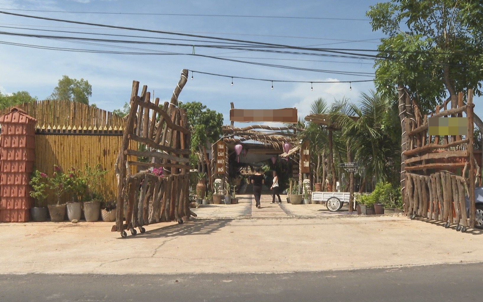 Dân sinh - Kiểm tra quán ăn ở Tp.Phan Thiết bị phản ánh bán thùng bia gần 1 triệu đồng (Hình 2).