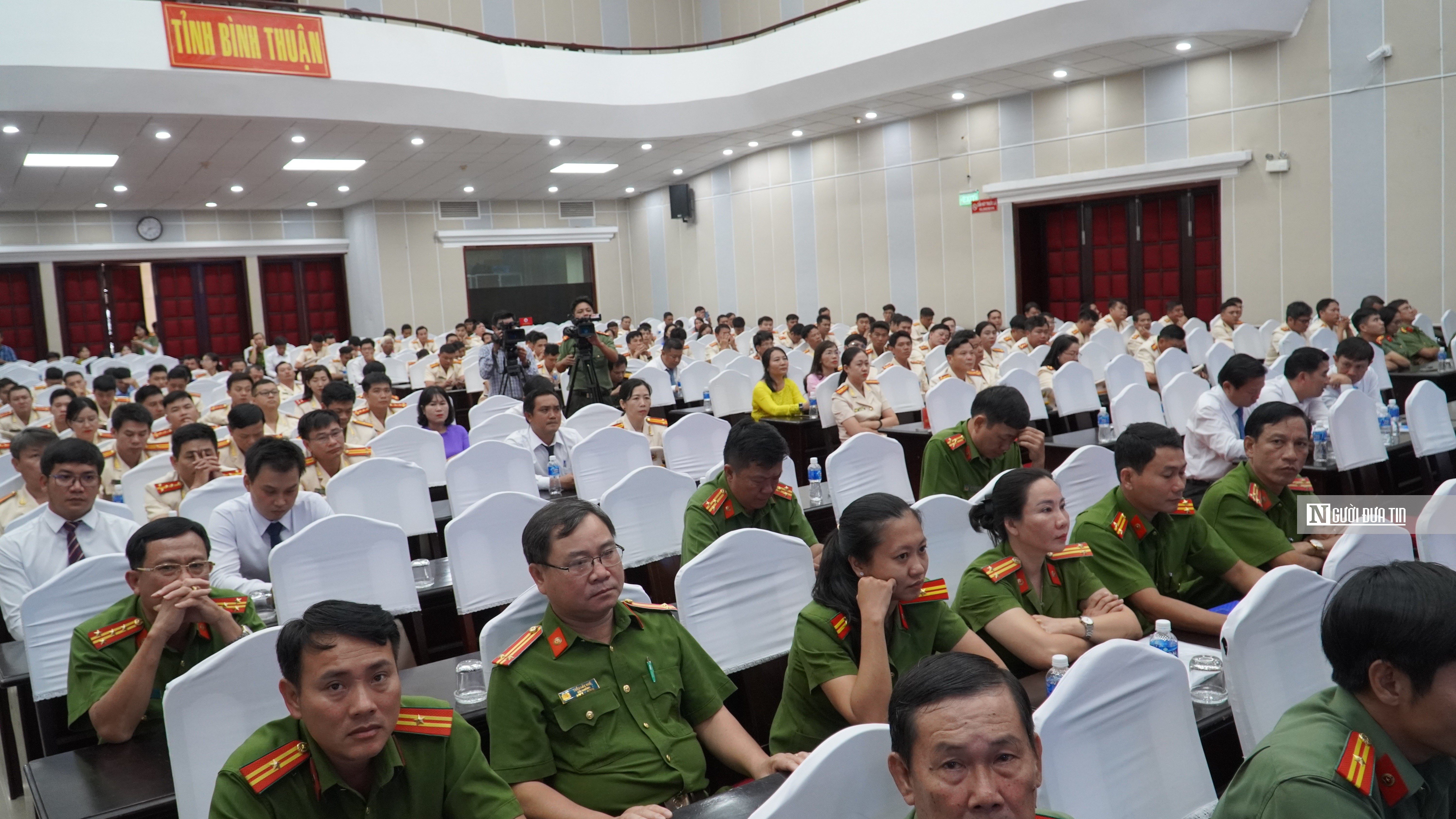 Dân sinh - Bình Thuận tuyên dương, khen thưởng những điển hình trong triển khai Đề án 06 (Hình 2).