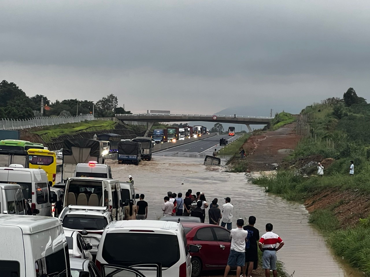 Dân sinh - Cao tốc Phan Thiết - Dầu Giây ngập nước: Bộ GTVT phải chịu trách nhiệm