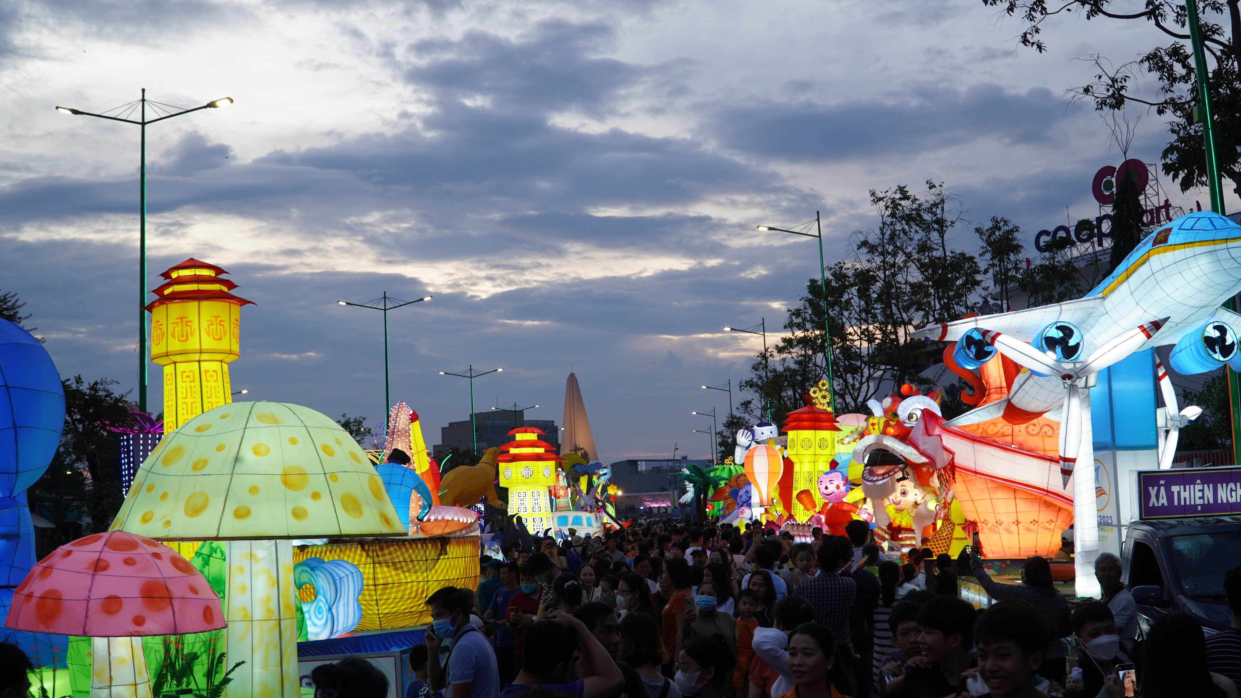 Dân sinh - Đa sắc màu Lễ hội rước đèn trung thu tại Tp.Phan Thiết, tỉnh Bình Thuận (Hình 4).