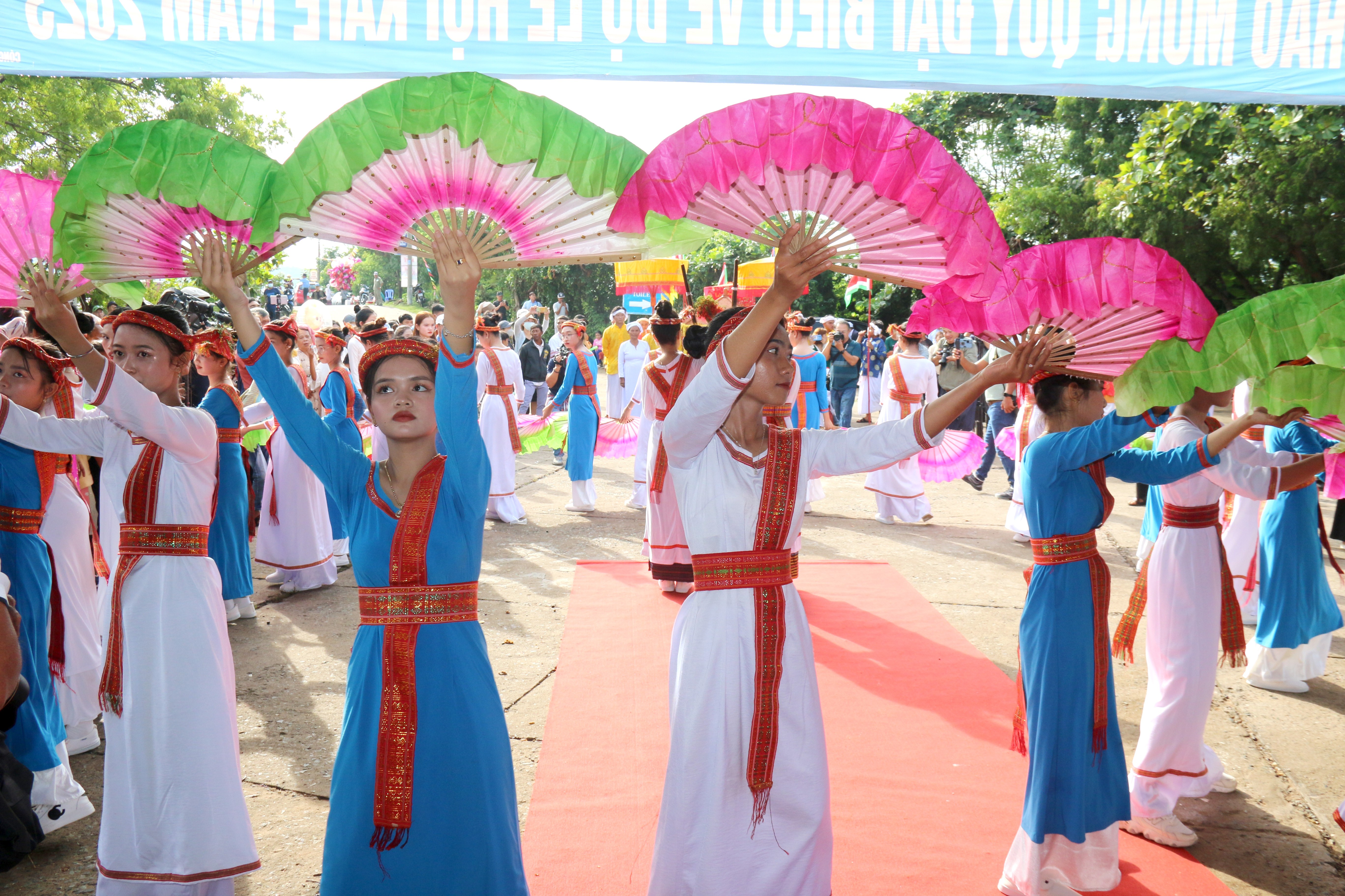 Văn hoá - Tưng bừng Lễ hội Katê của đồng bào người Chăm tỉnh Bình Thuận (Hình 2).