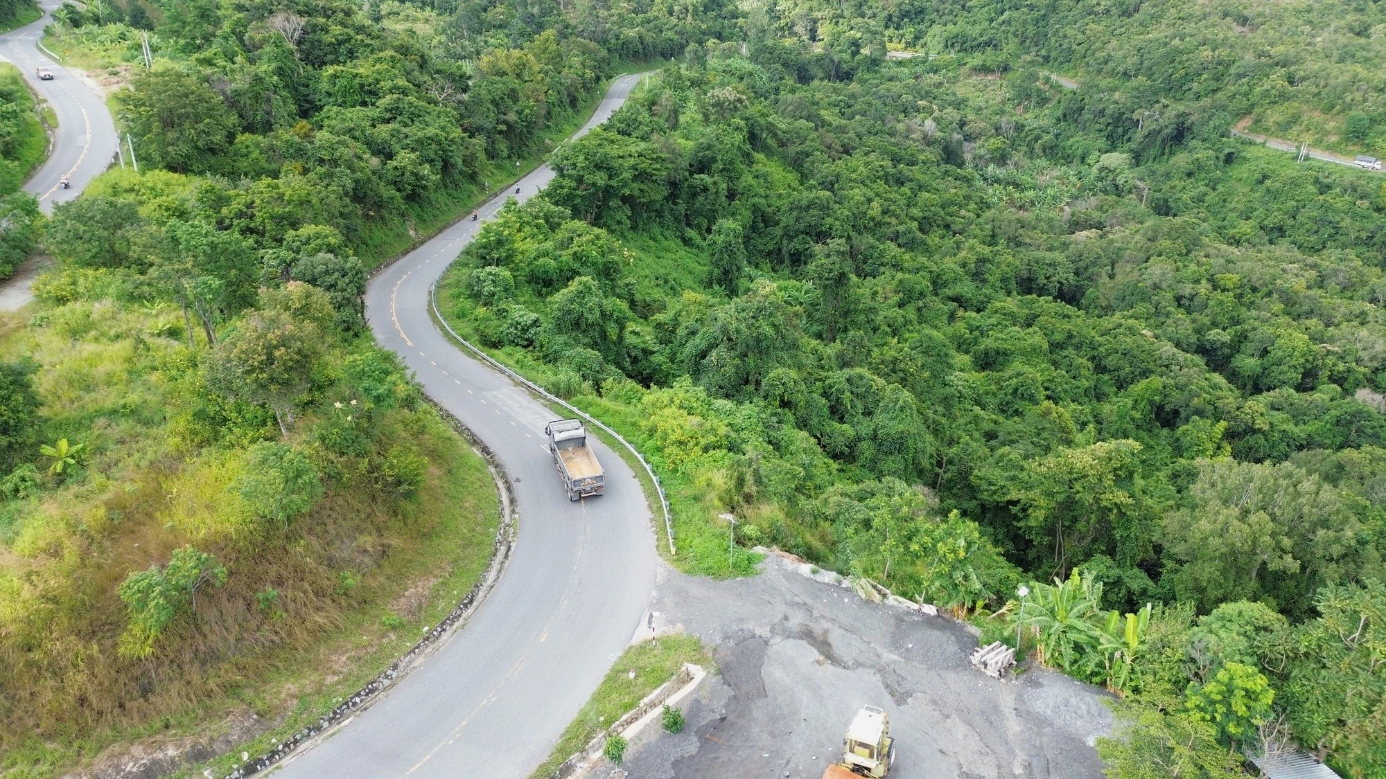 Dân sinh - Xử phạt 14 trường hợp chiếm đất, xây dựng trái phép trên đèo Ngoạn Mục