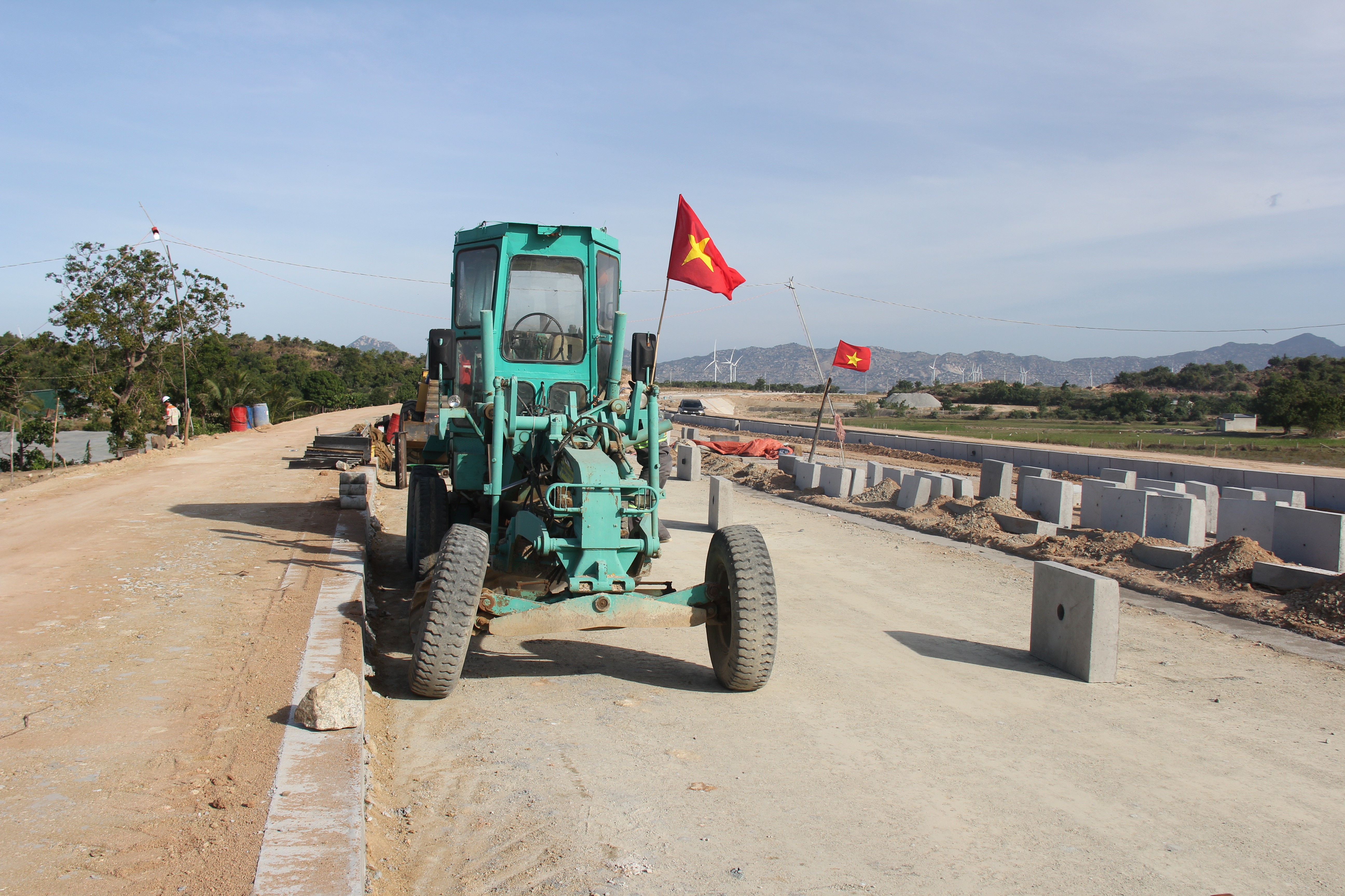 Dân sinh - Cận cảnh thông tuyến chính đường nối cao tốc Cam Lâm - Vĩnh Hảo với Quốc lộ 1