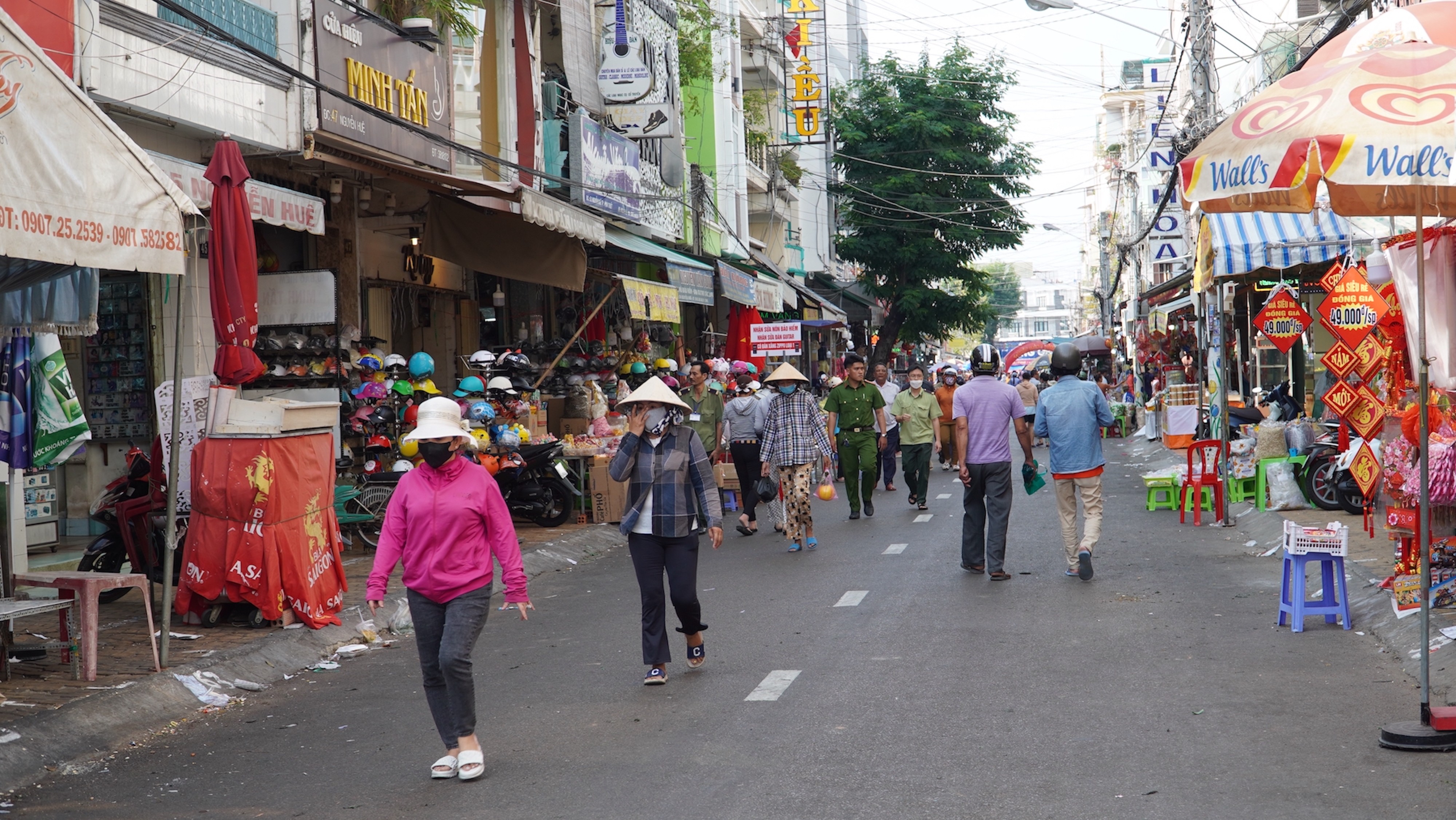 Dân sinh - Bình Thuận: Chợ Tết, nét đẹp văn hoá của người dân phố biển Phan Thiết