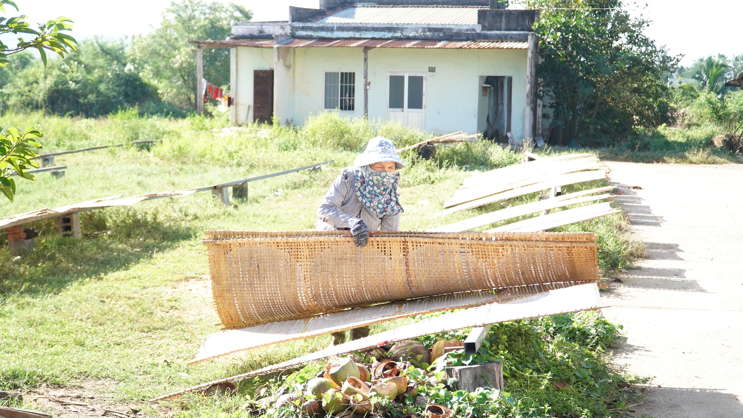 Dân sinh - Bình Thuận: Làng nghề bánh tráng Phú Long tất bật vụ Tết (Hình 3).