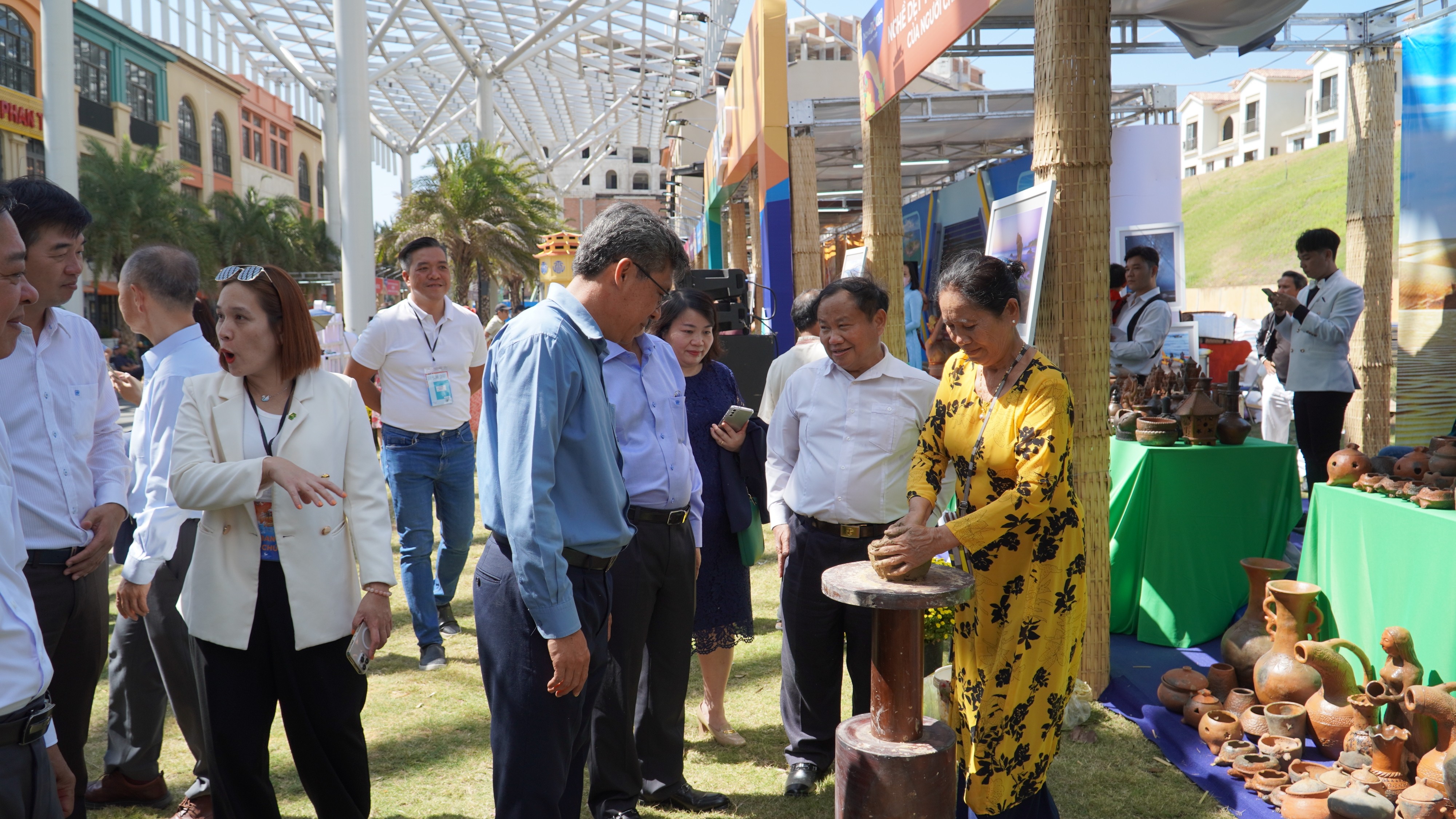 Tiêu dùng & Dư luận - Bình Thuận: Sôi động với nhiều lễ hội đặc sắc thu hút khách du xuân (Hình 6).