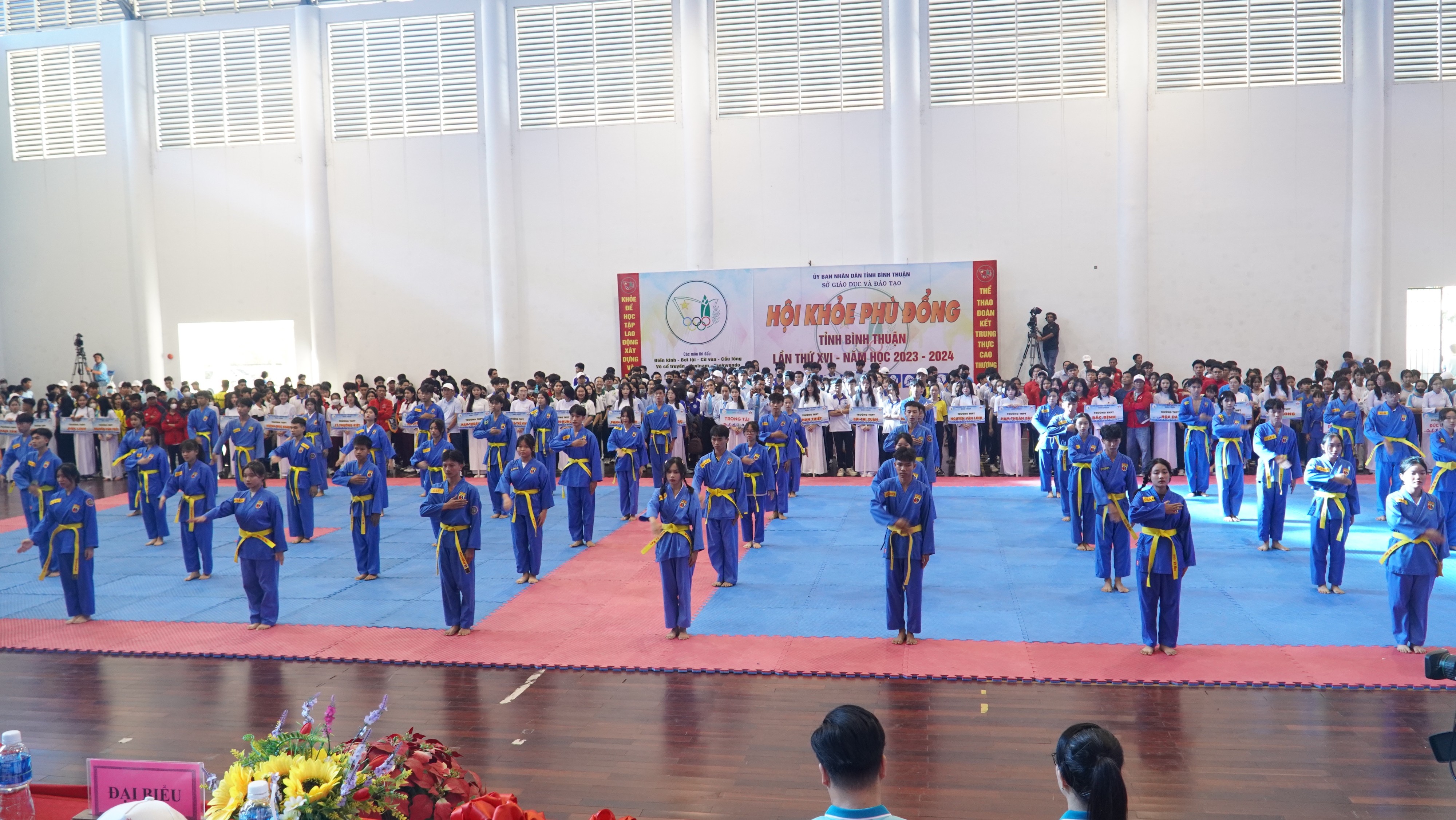 Toàn cảnh - Hơn 2.200 vận động viên tranh tài tại Hội khỏe Phù Đổng tỉnh Bình Thuận (Hình 8).