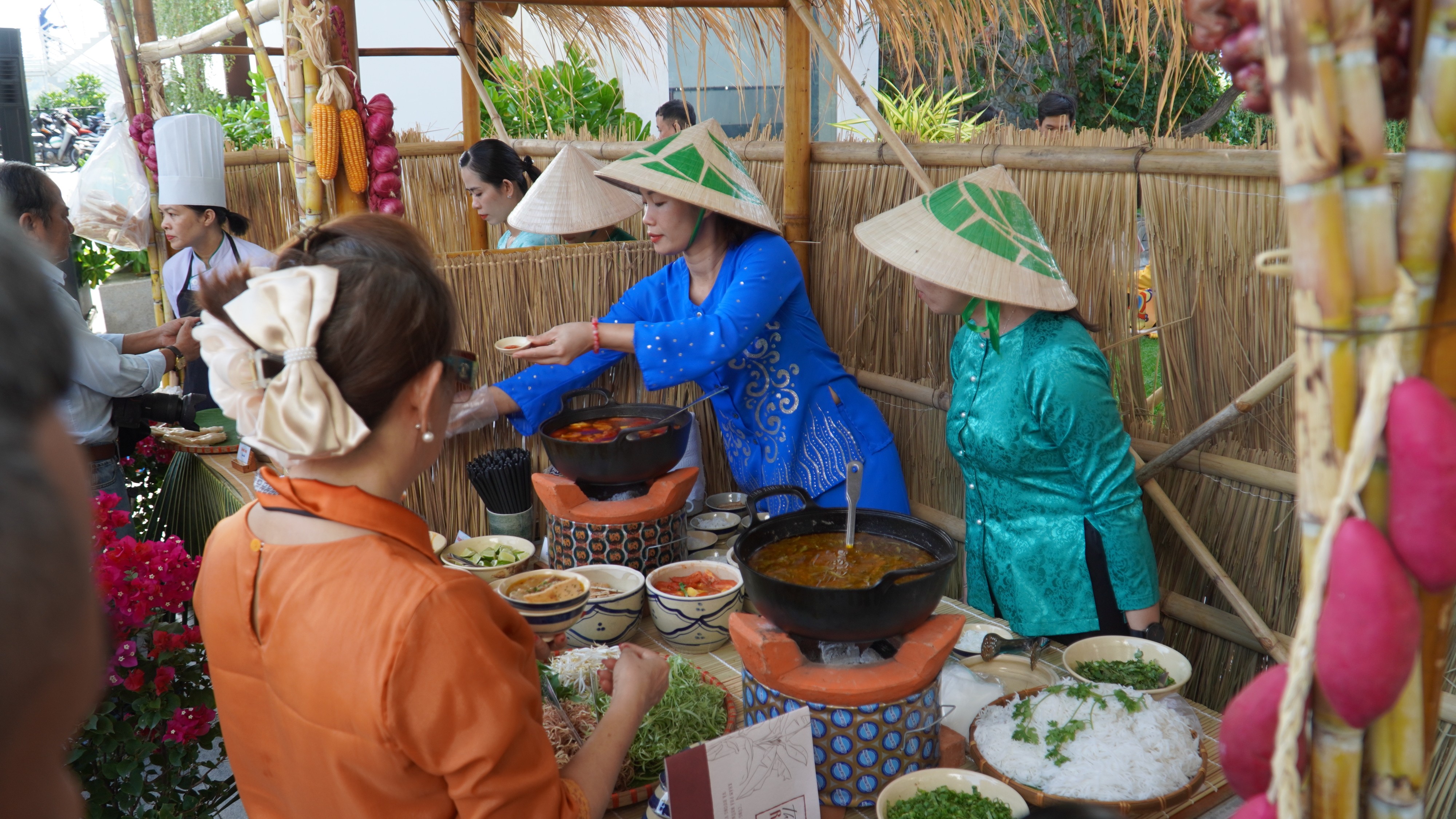 Dân sinh - Bình Thuận: Đông đảo khách du lịch thích thú với món ăn thất truyền  (Hình 4).