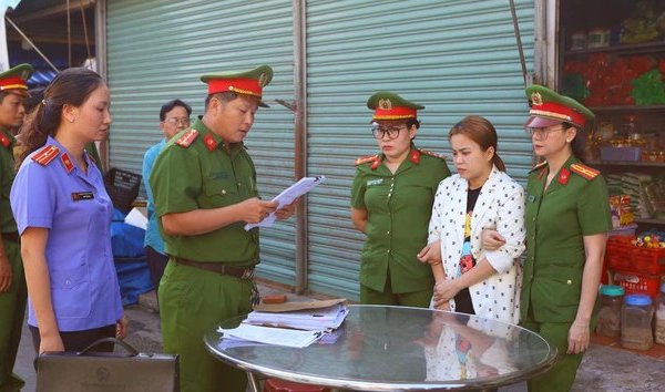 An ninh - Hình sự - Bình Thuận: Khởi tố 18 bị can vụ mang quan tài đi đòi tiền chơi hụi