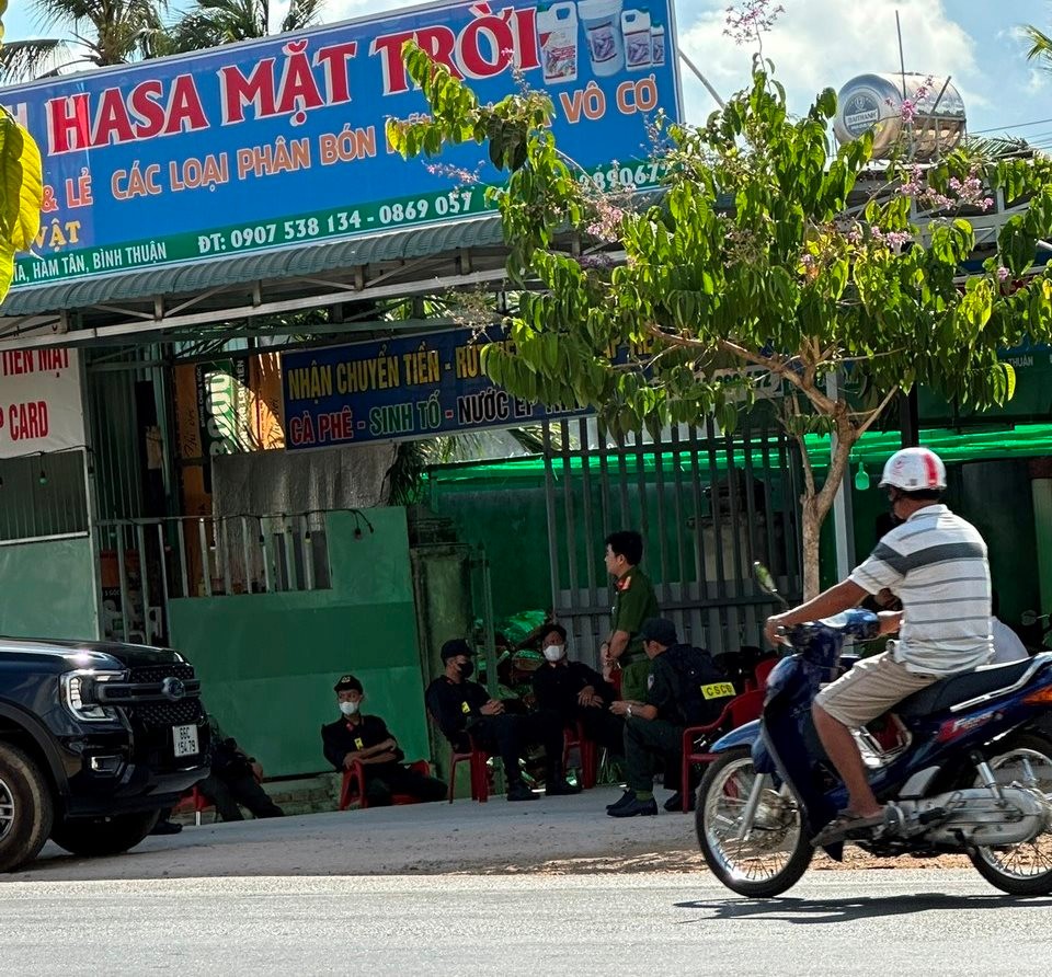 An ninh - Hình sự - Bình Thuận: Khám xét 3 điểm nghi sản xuất phân bón giả