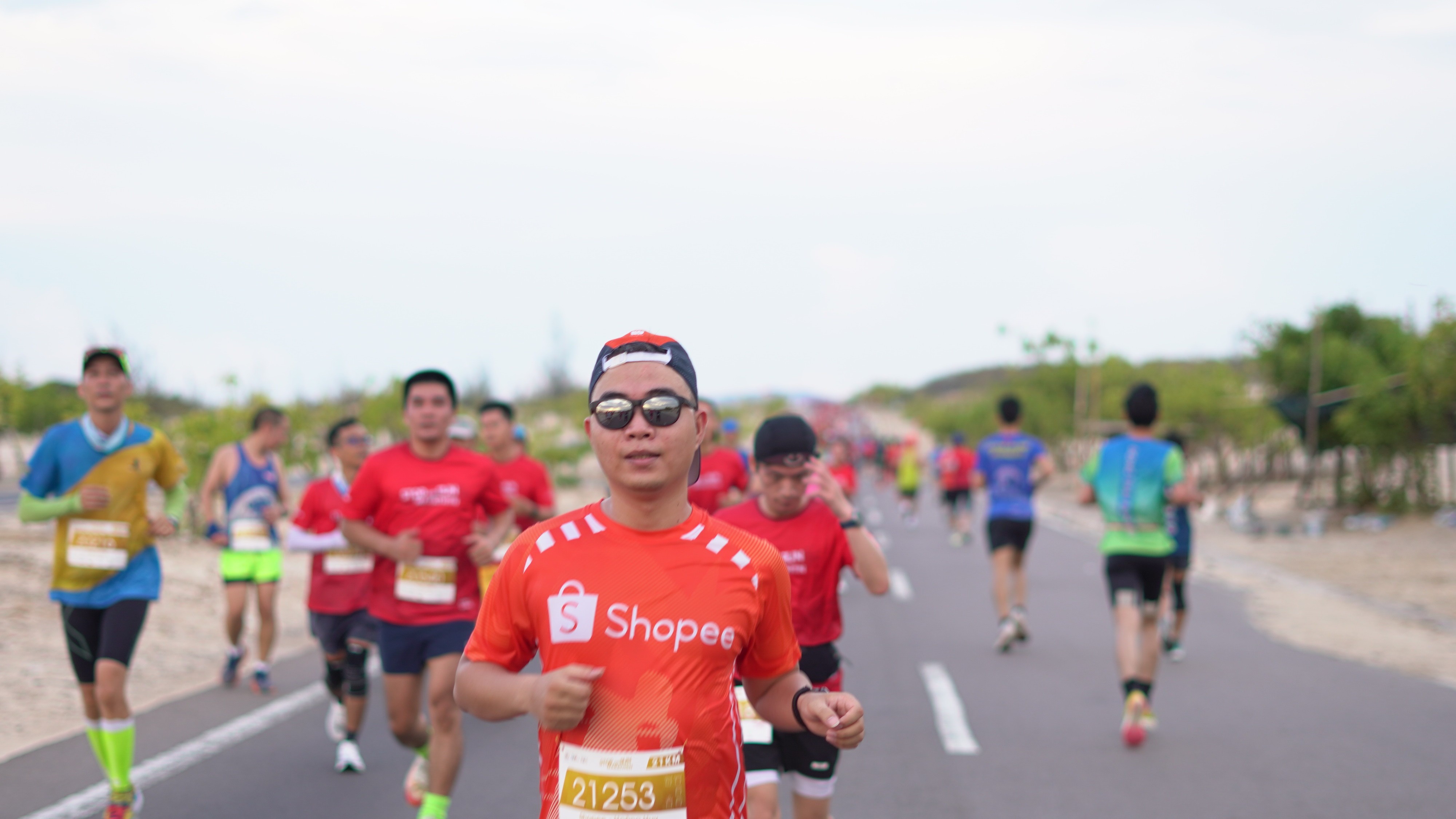 Hậu trường - Hơn 4.500 VĐV tham gia giải marathon trên cung đường đẹp nhất Việt Nam (Hình 4).