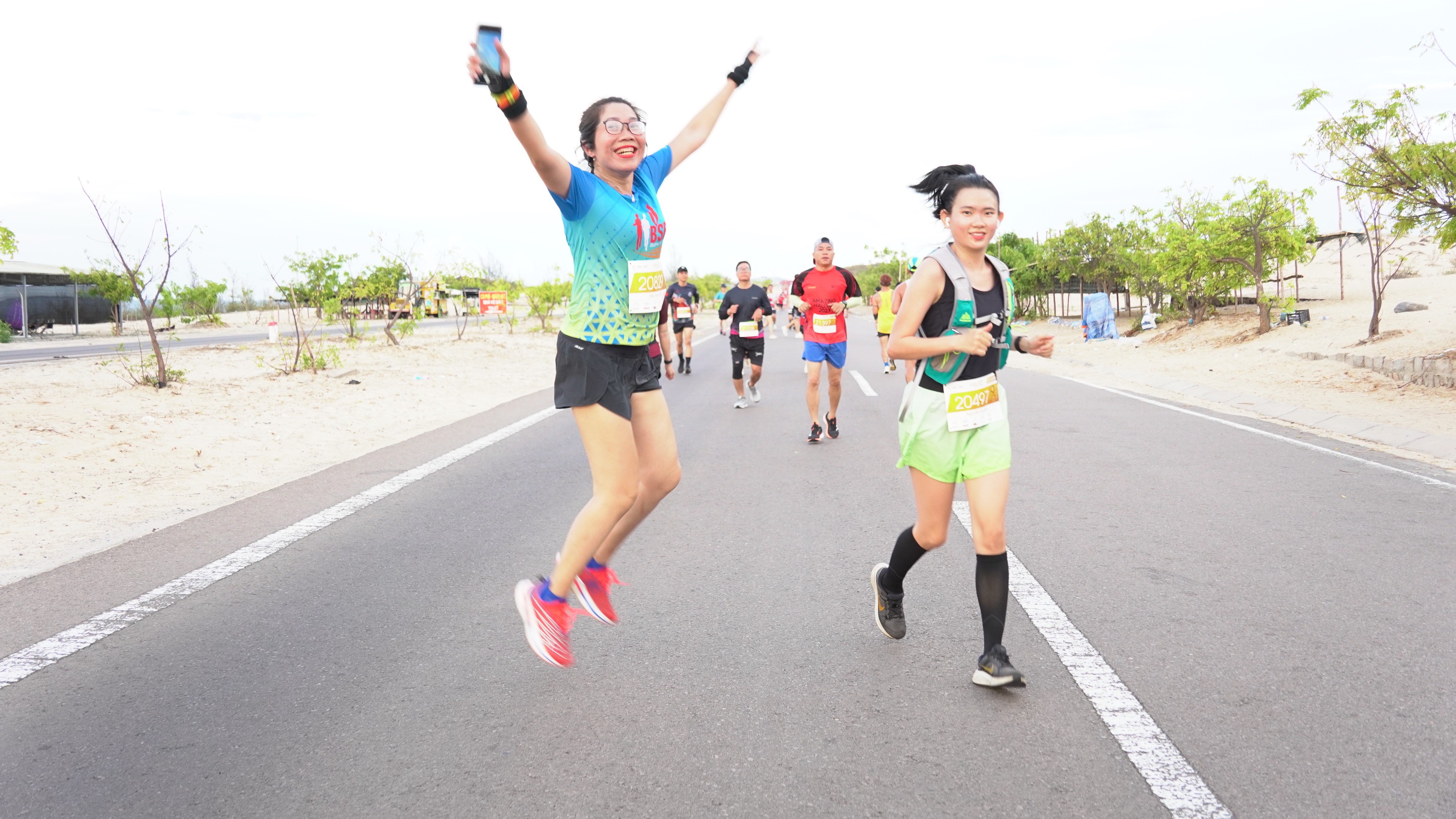 Hậu trường - Hơn 4.500 VĐV tham gia giải marathon trên cung đường đẹp nhất Việt Nam (Hình 3).