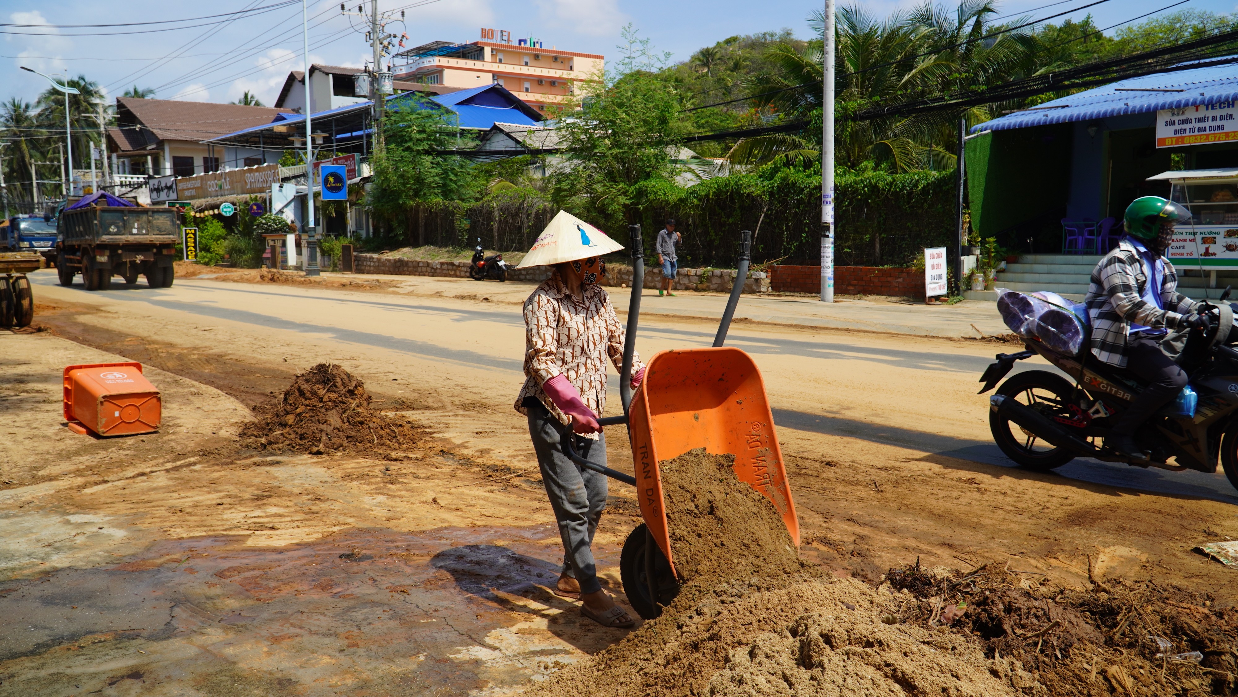 Dân sinh - Vụ sạt lở cát ở Bình Thuận: 'Chưa từng thấy sạt lở như vậy' (Hình 8).