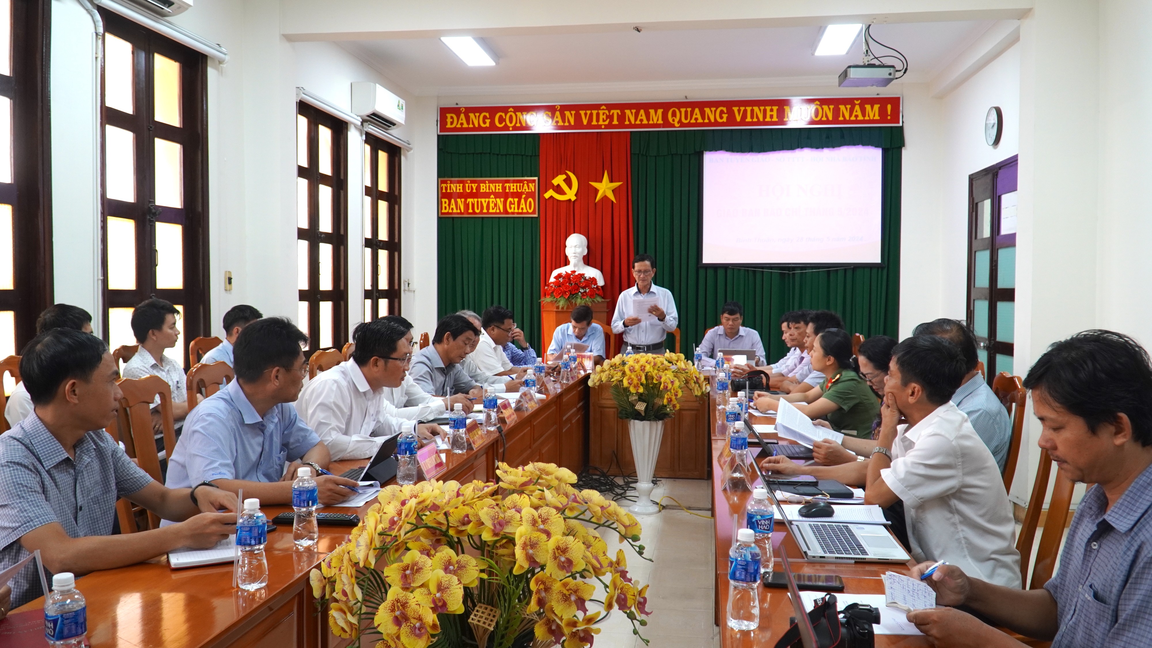 Toàn cảnh - Vụ lũ cát ở Bình Thuận: Chủ đầu tư lấy đất chắn, khi nguy hiểm phải di dời dân (Hình 2).