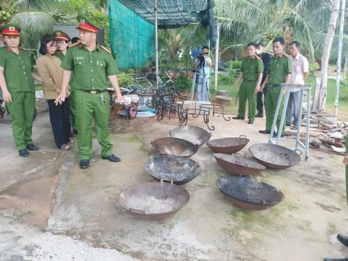 An ninh - Hình sự - Khởi tố, khám xét nhà đối tượng bạo hành con dâu (Hình 3).