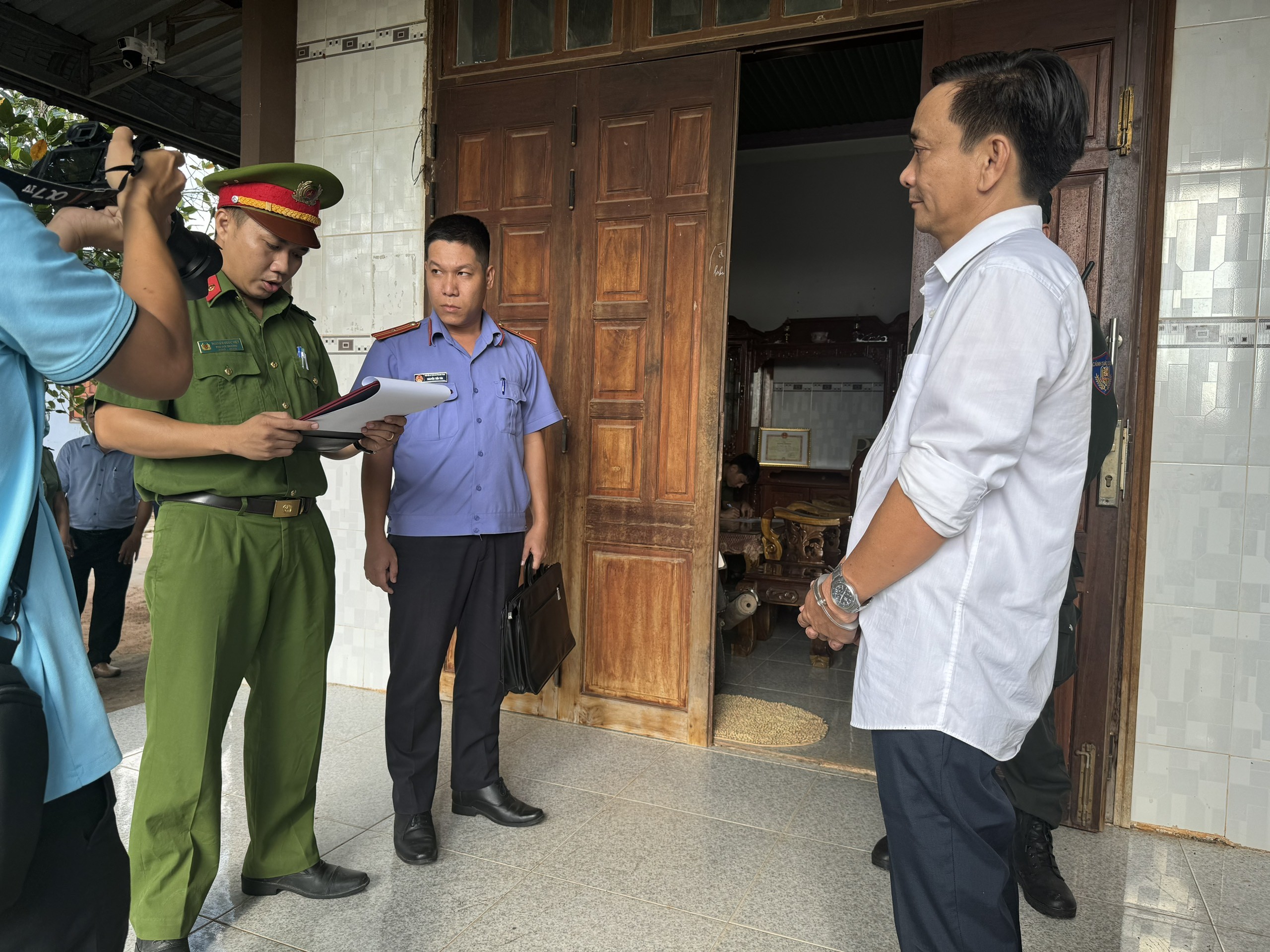 Hồ sơ điều tra - Vụ khai thác khoáng sản trái phép ở Bình Thuận: Bắt thêm Phó Chủ tịch xã