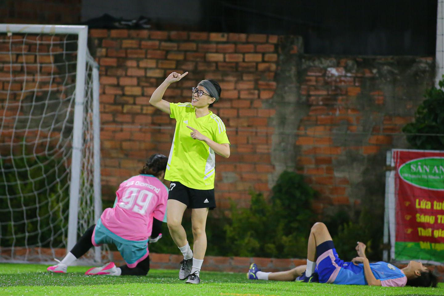 Bóng đá Việt Nam - Đội bóng của QBV nữ Việt Nam 2010 thắng đậm tại S8 Ladies - 2109 Football Museum (Hình 2).