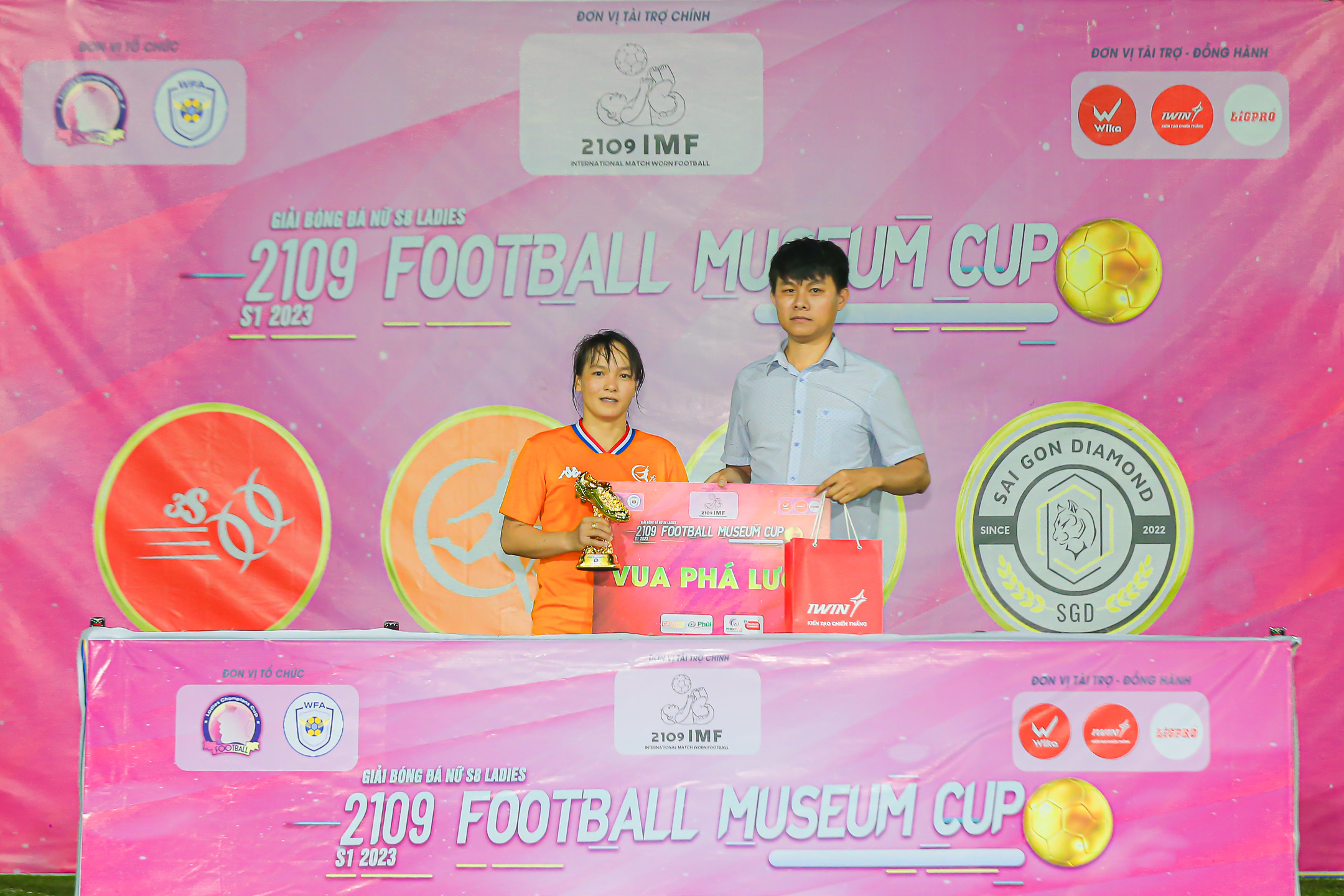 Bóng đá Việt Nam - CLB FFE lên ngôi vô địch giải S8 Ladies cúp 2109 Football Museum (Hình 2).