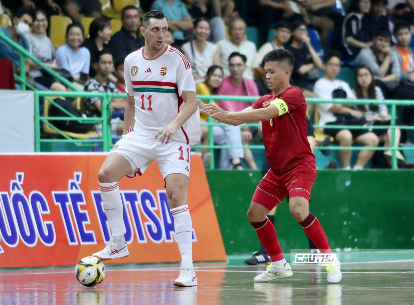 Bóng đá Việt Nam - Tuyển futsal Việt Nam thua đậm vì  đụng những.. 'cây sào'