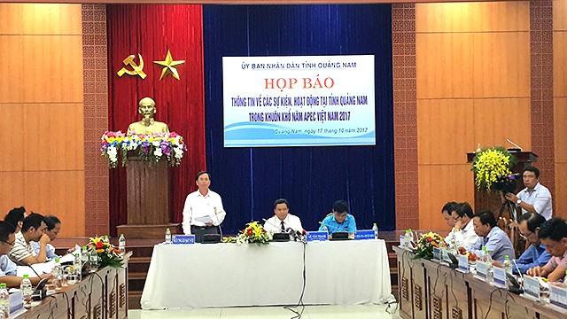 Xã hội - Quảng Nam: Lồng đèn áo dài Việt Nam sẽ đến tay đại biểu APEC