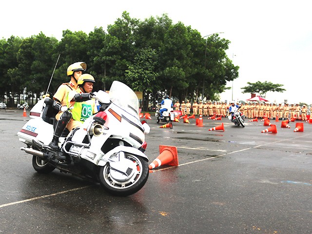 Xã hội - Huấn luyện cảnh sát giao thông dẫn đoàn APEC