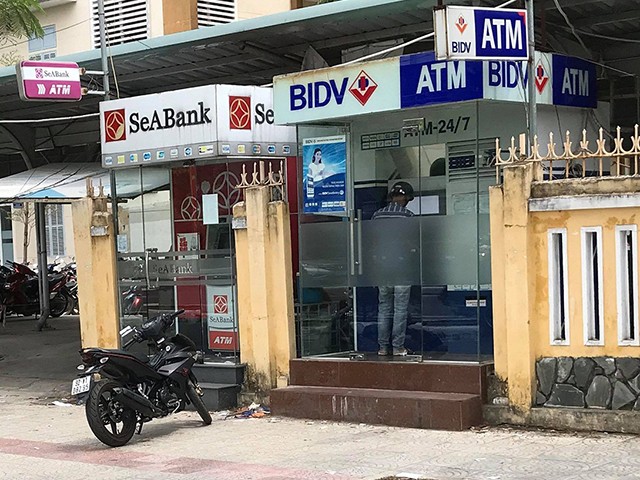 Lật tẩy mánh khóe lấy cắp thông tin ở máy ATM của đối tượng người nước ngoài