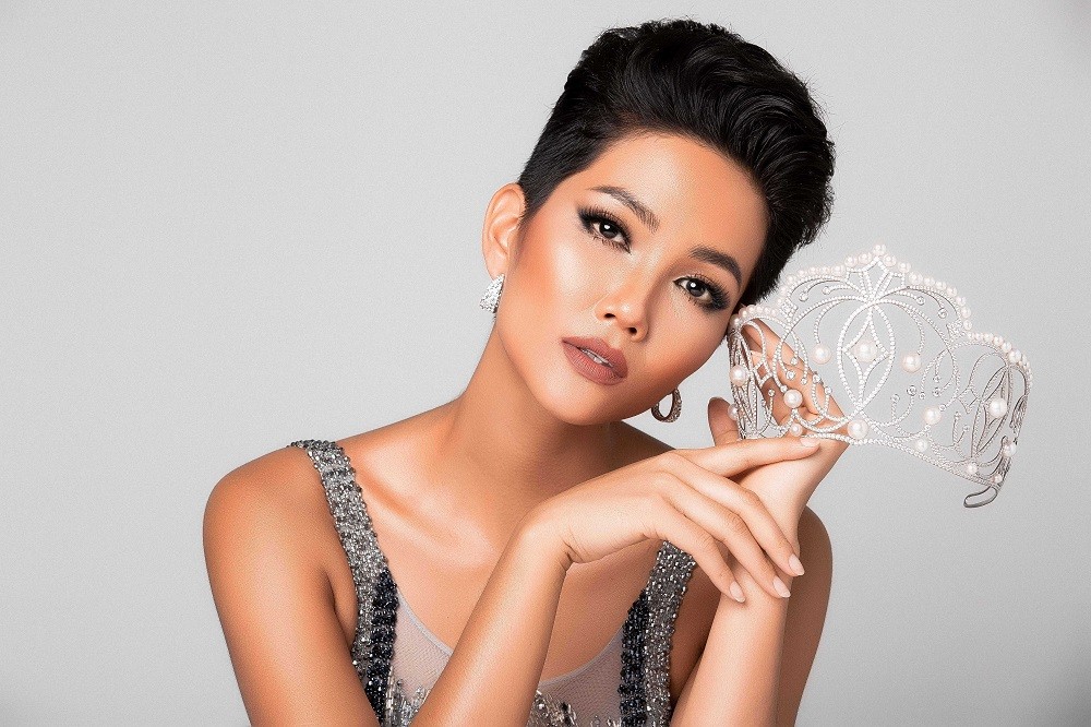 Để đến với Miss Universe, thời gian qua, H’hen Niê đã rất cố gắng trong việc tăng cân để có vóc dáng chuẩn hơn. Đến nay, cô đã tăng 7kg. 