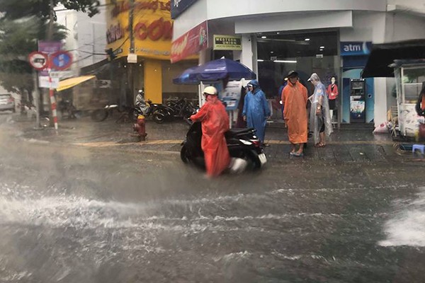 Tin nhanh - Đà Nẵng tái ngập sâu chỉ sau một cơn mưa (Hình 3).