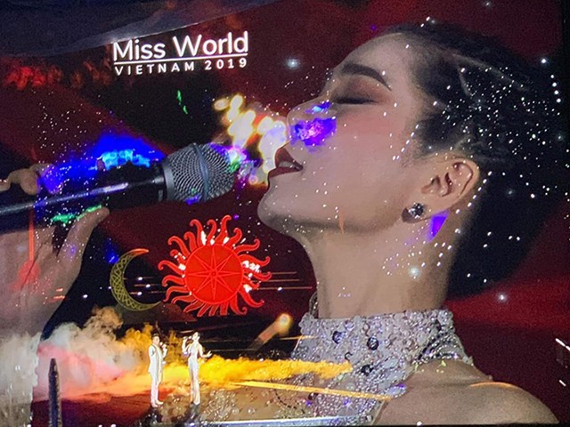 Sự kiện - Lệ Quyên nói gì khi bị chỉ trích chiếm sóng vô duyên tại chung kết Miss World Việt Nam?