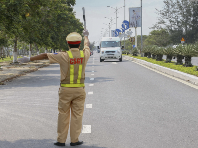 Công an TP.Đà Nẵng kết hợp sở Y tế TP và các cơ quan chức năng vừa triển khai lập chốt chặn tại 7 cửa ngõ ra vào TP nhằm tiến hành kiểm tra y tế.