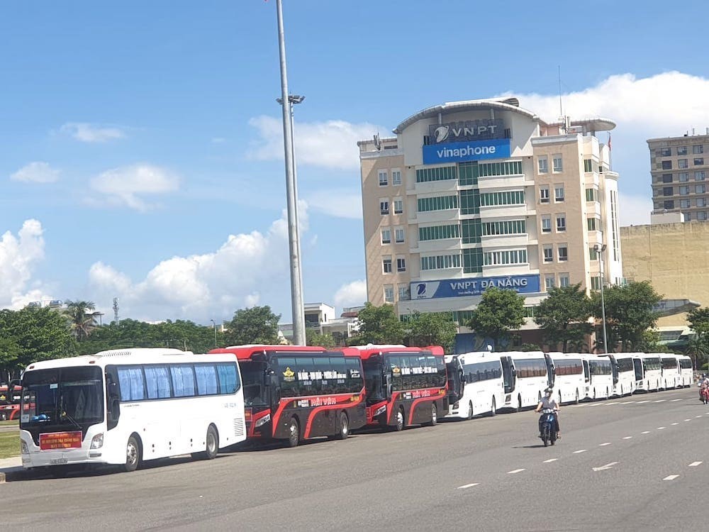 Tin nhanh - Chùm ảnh: Đà Nẵng đưa 1.000 người dân Quảng Ngãi về quê