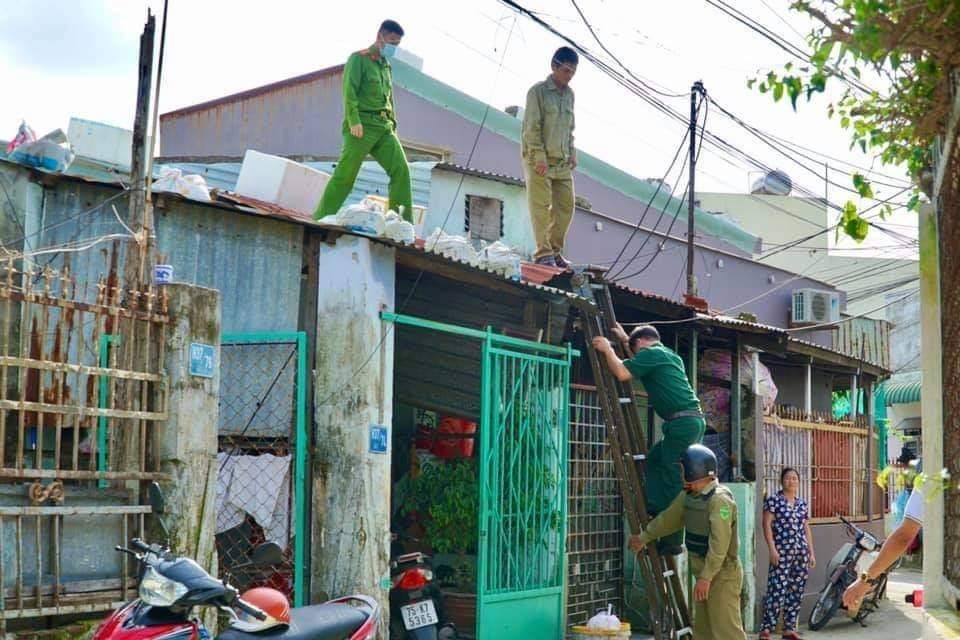 Tin nhanh - Đà Nẵng: Người dân chủ động phòng chống bão số 9 (Hình 3).