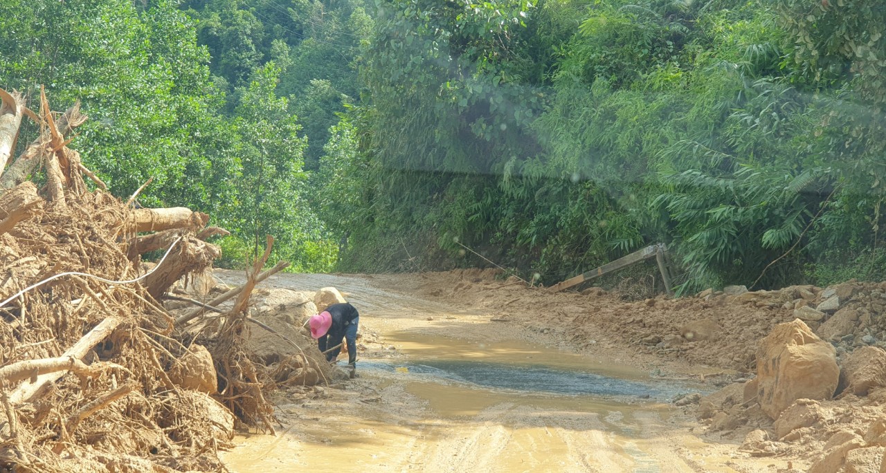 Tin nhanh - Trà Leng mưa lớn, đường vào sạt lở trở lại (Hình 2).