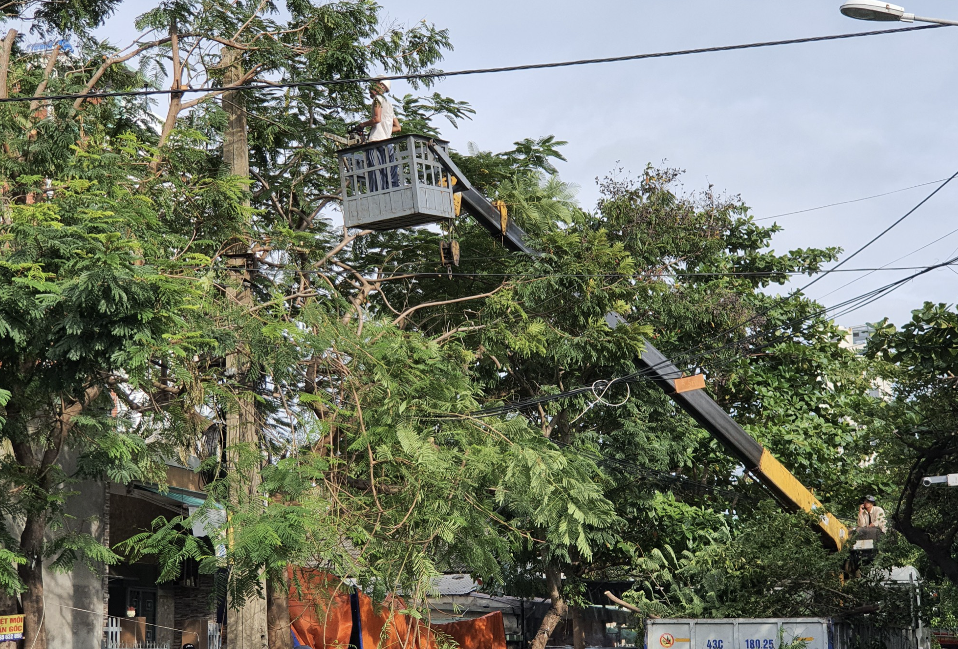 Tin nhanh - Đà Nẵng phát công điện khẩn ứng phó bão Vamco, sóng tâm bão cao 8-10m (Hình 3).