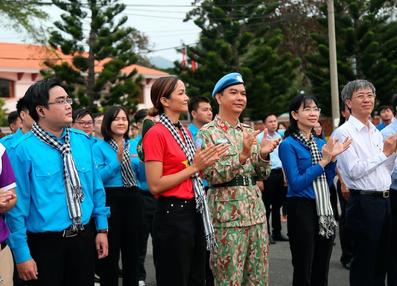 Ngôi sao - Hoa hậu H’hen Niê gửi gắm thông điệp yêu nước đến giới trẻ (Hình 5).