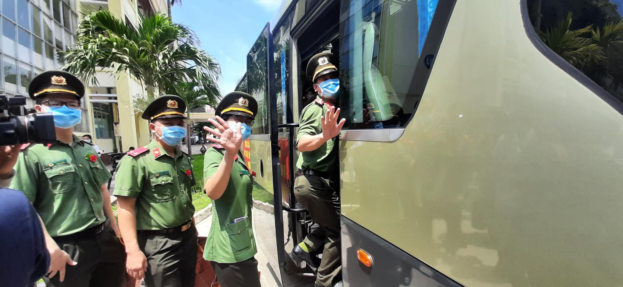 Sự kiện - Bác sĩ lên đường chống dịch: 'Khi nào người dân an toàn mới trở về' (Hình 7).