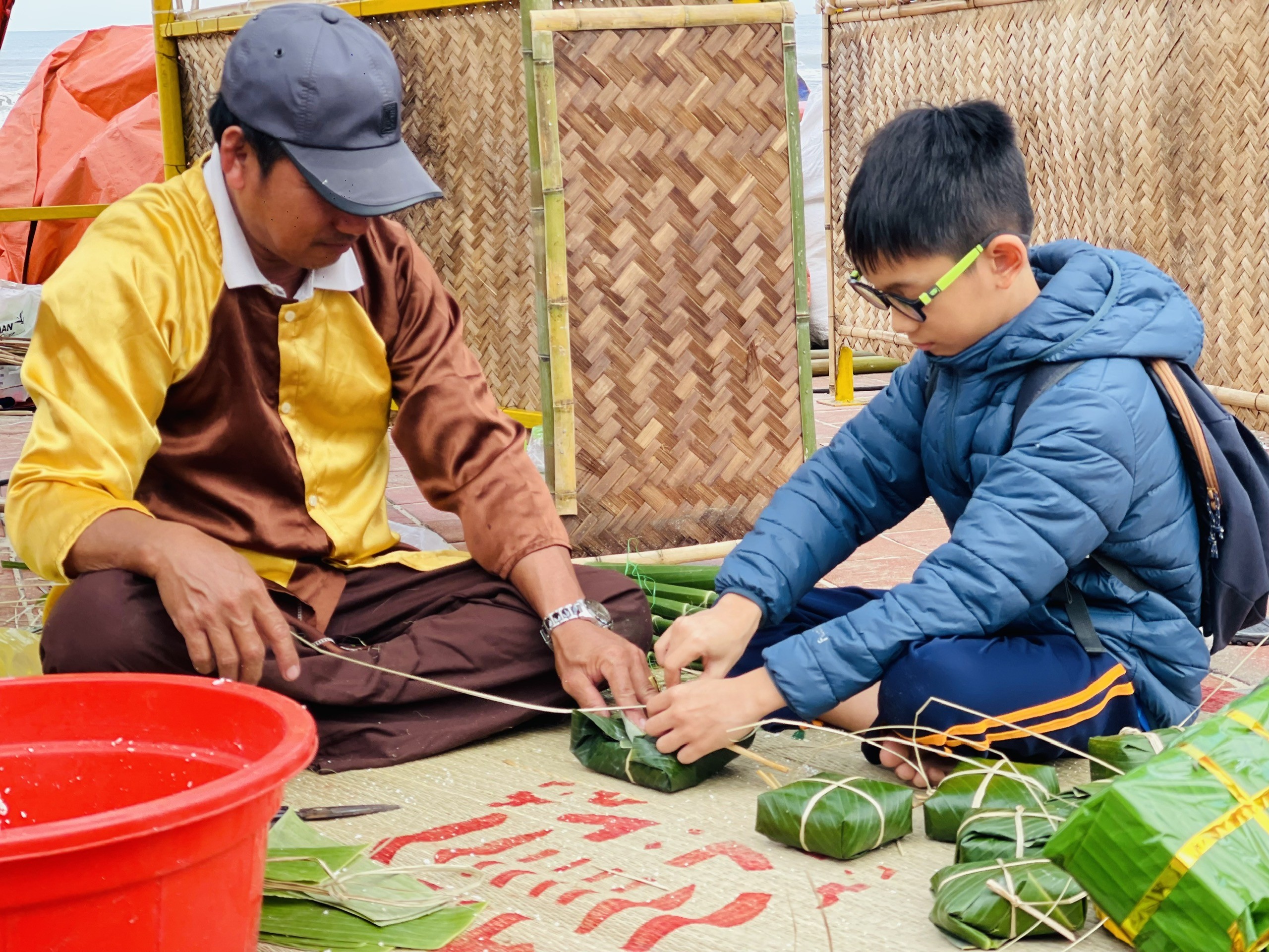 Văn hoá - Đà Nẵng: Du khách thưởng lãm Tết sớm bên bờ biển