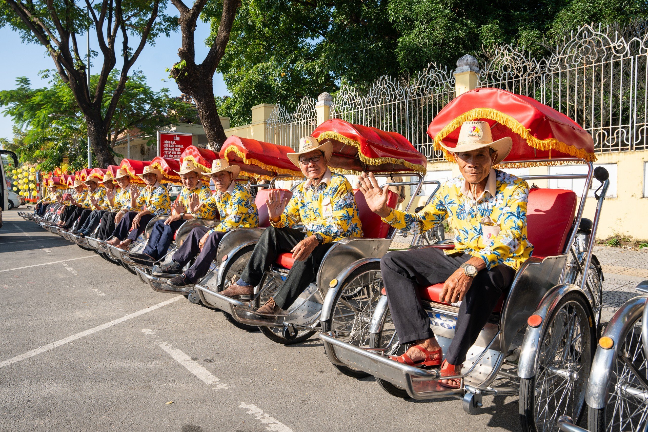 Dân sinh - Thú vị khám phá không khí Tết Đà Nẵng trên xích lô (Hình 9).