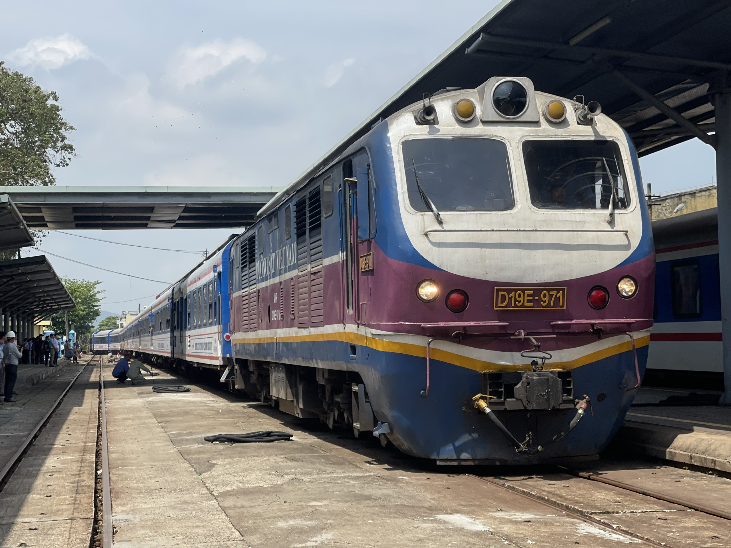 Văn hoá - Đoàn tàu du lịch Huế - Đà Nẵng vừa khai trương có gì đặc biệt? (Hình 3).