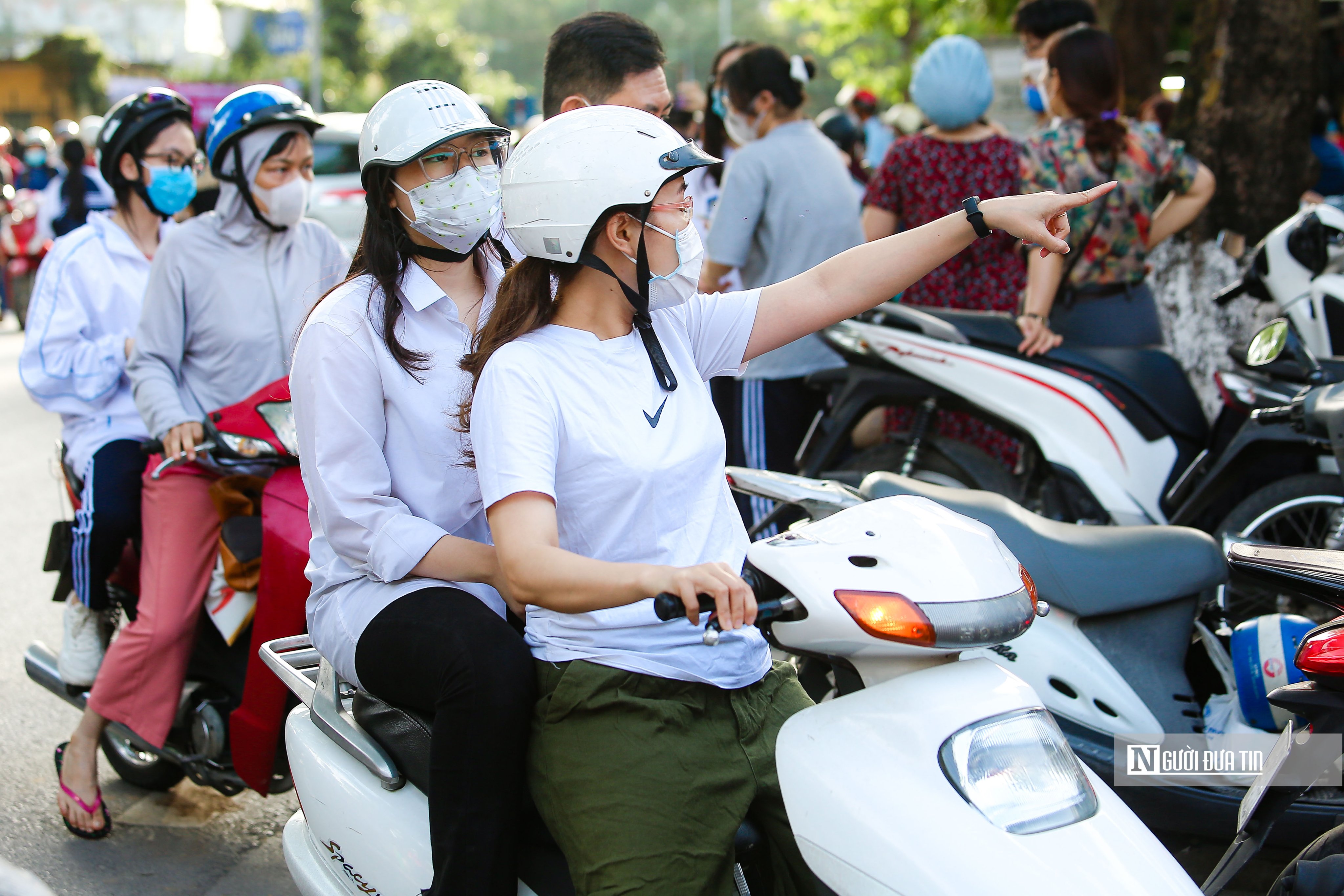 Giáo dục - Thi vào 10 tại Hà Nội: Sĩ tử lo lắng cho môn thi đầu tiên (Hình 5).