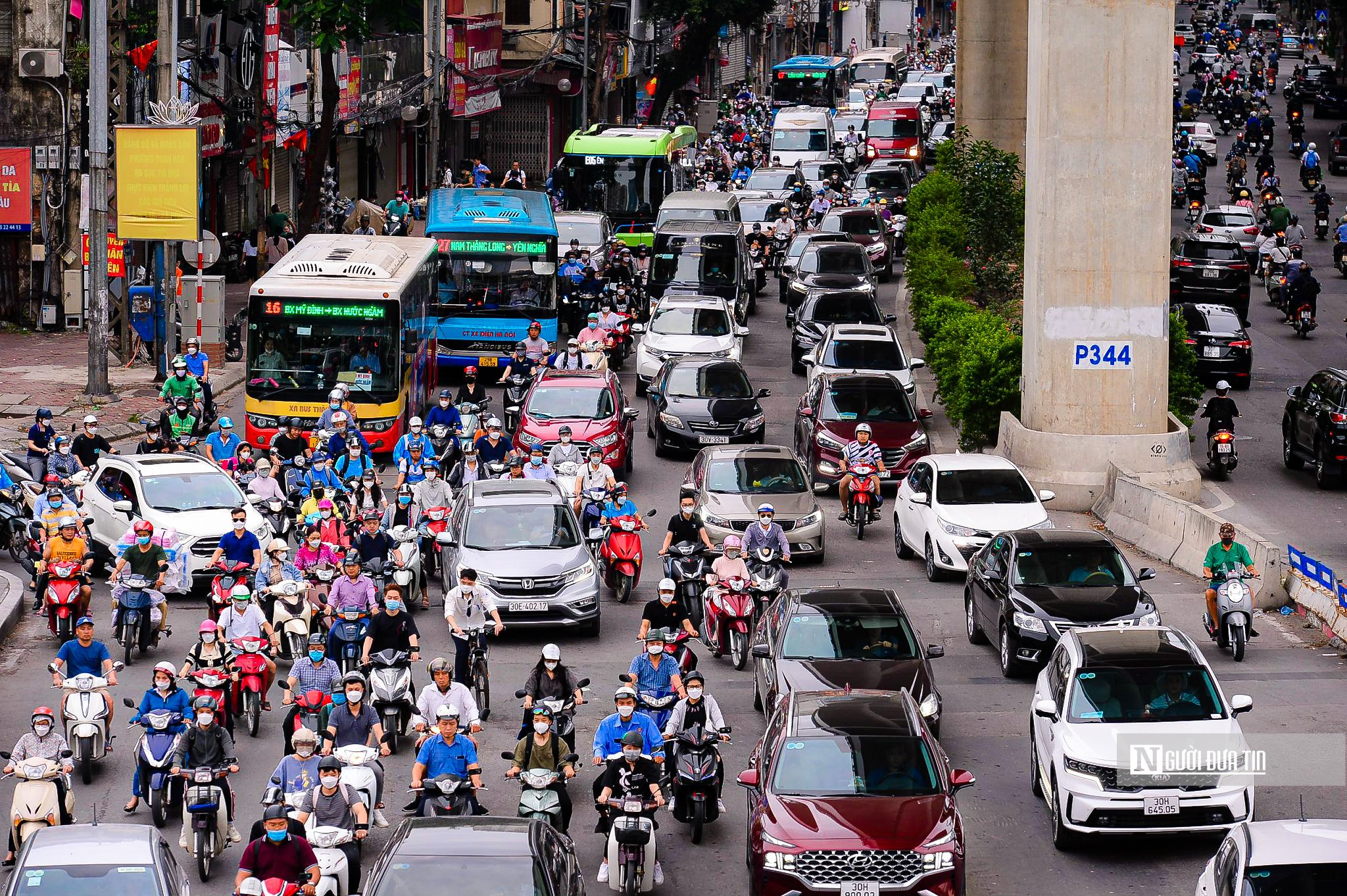 Sự kiện - Giao thông Hà Nội ùn tắc, xe buýt nhanh 'bất động' sau kỳ nghỉ lễ (Hình 3).