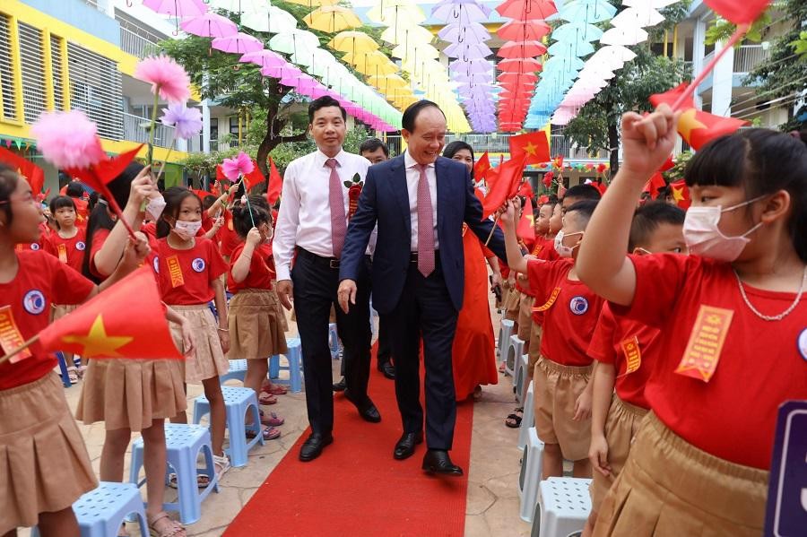 Giáo dục - Tạo điều kiện tốt nhất cho nhà trường thực hiện nhiệm vụ dạy và học