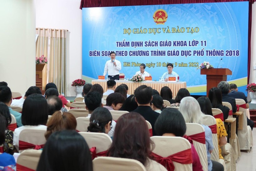 Giáo dục - Tiến hành thẩm định sách giáo khoa lớp 11 đợt 1 (Hình 2).