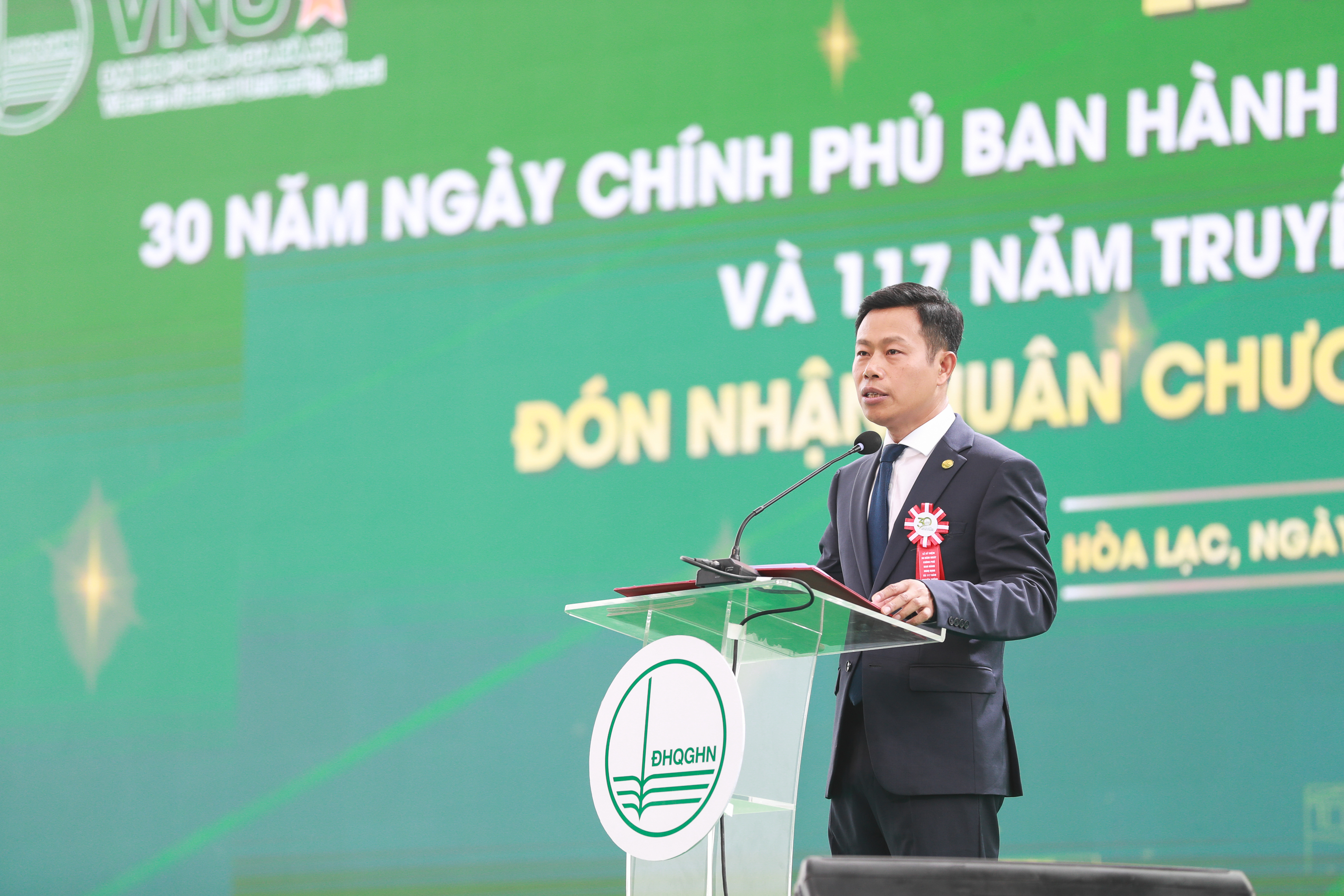 Giáo dục - Đại học Quốc gia Hà Nội đón nhận Huân chương Lao động hạng Nhất