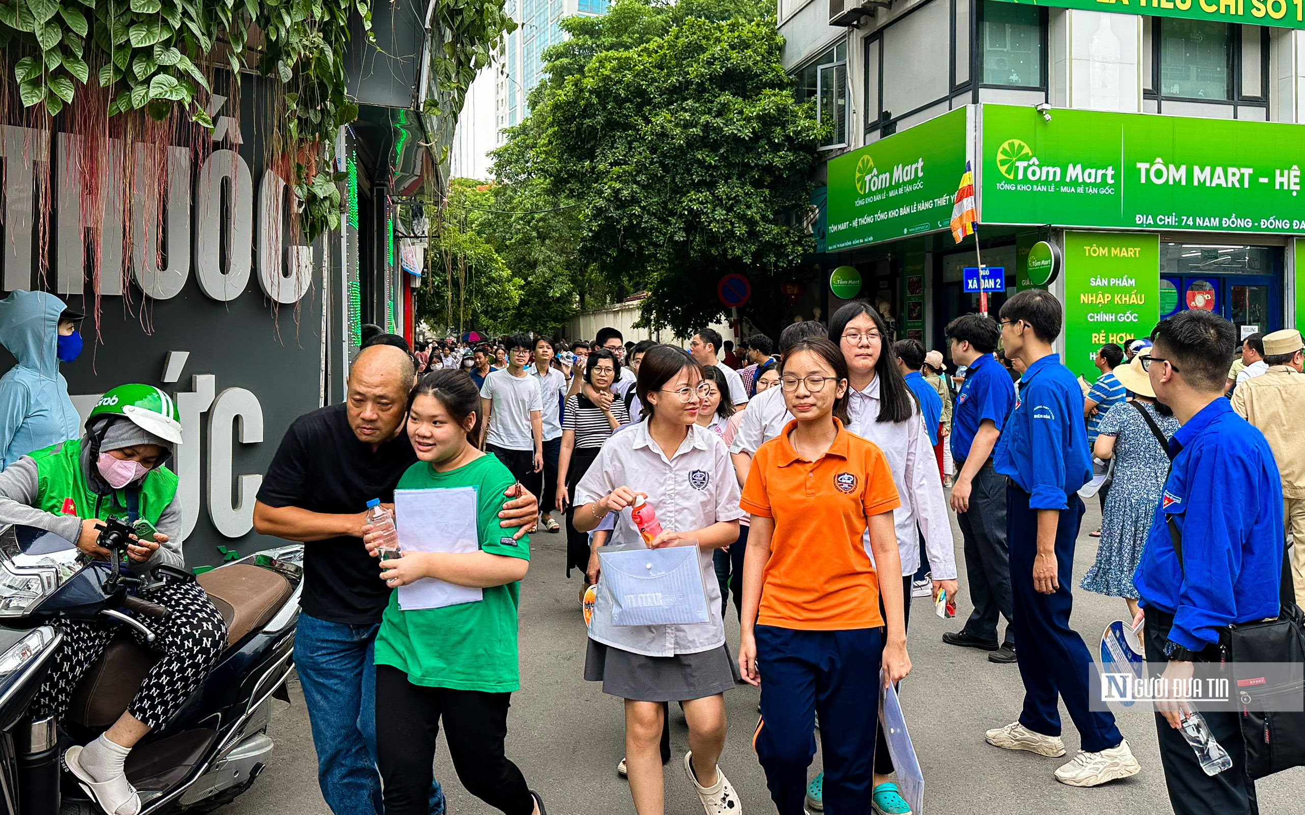 Giáo dục - Hà Nội: Đề thi tiếng Anh dài, từ vựng lạ, gây khó cho thí sinh (Hình 2).