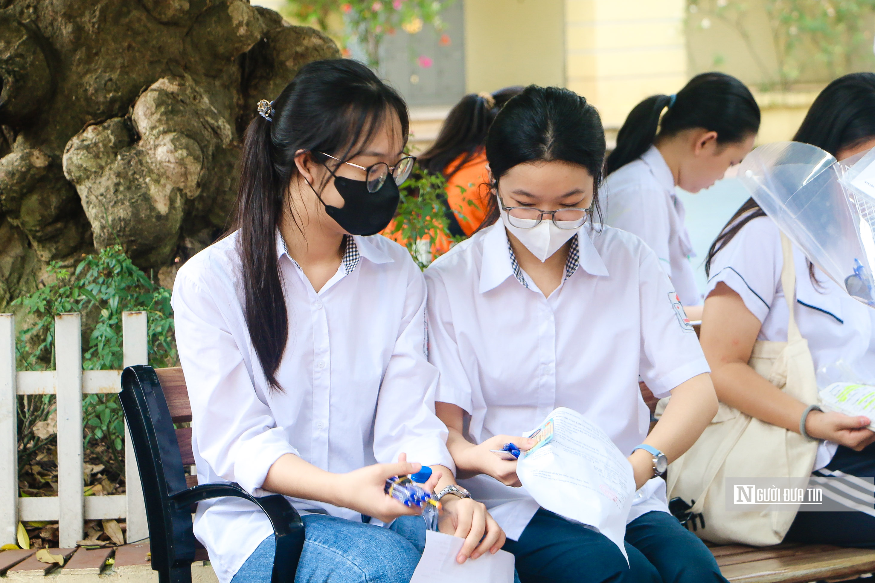 Giáo dục - Thi vào 10 tại Hà Nội: Sĩ tử lo lắng vì phòng thi không có đồng hồ (Hình 5).