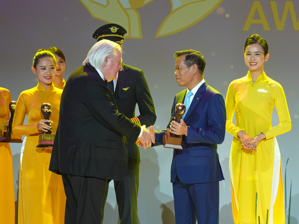 Tiêu dùng & Dư luận - Vietnam Airlines nhận 4 giải thưởng tại World Travel Awards 2023