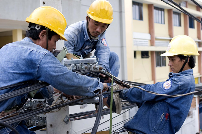 Tiêu dùng & Dư luận - Nhiều câu hỏi đằng sau vụ EVN giấu lãi để “né” thuế