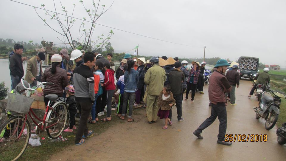 Xã hội - Quảng Bình: Sự thật về việc hàng nghìn người vái lạy “rắn thần” trên mộ 'bà ăn mày' (Hình 3).